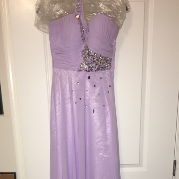 LILAC BEJEWELED PROM DRESS - Picture 4 of 6